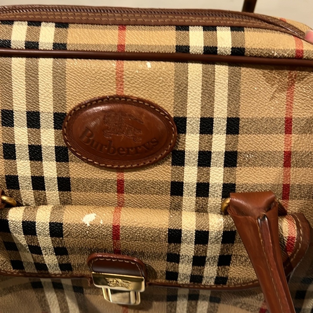 Burberrys Novacheck Bag with spots of peeling - Picture 10 of 11